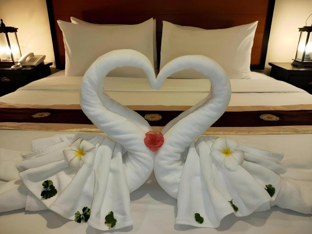 Rayong Lanna Hotel Экстерьер фото