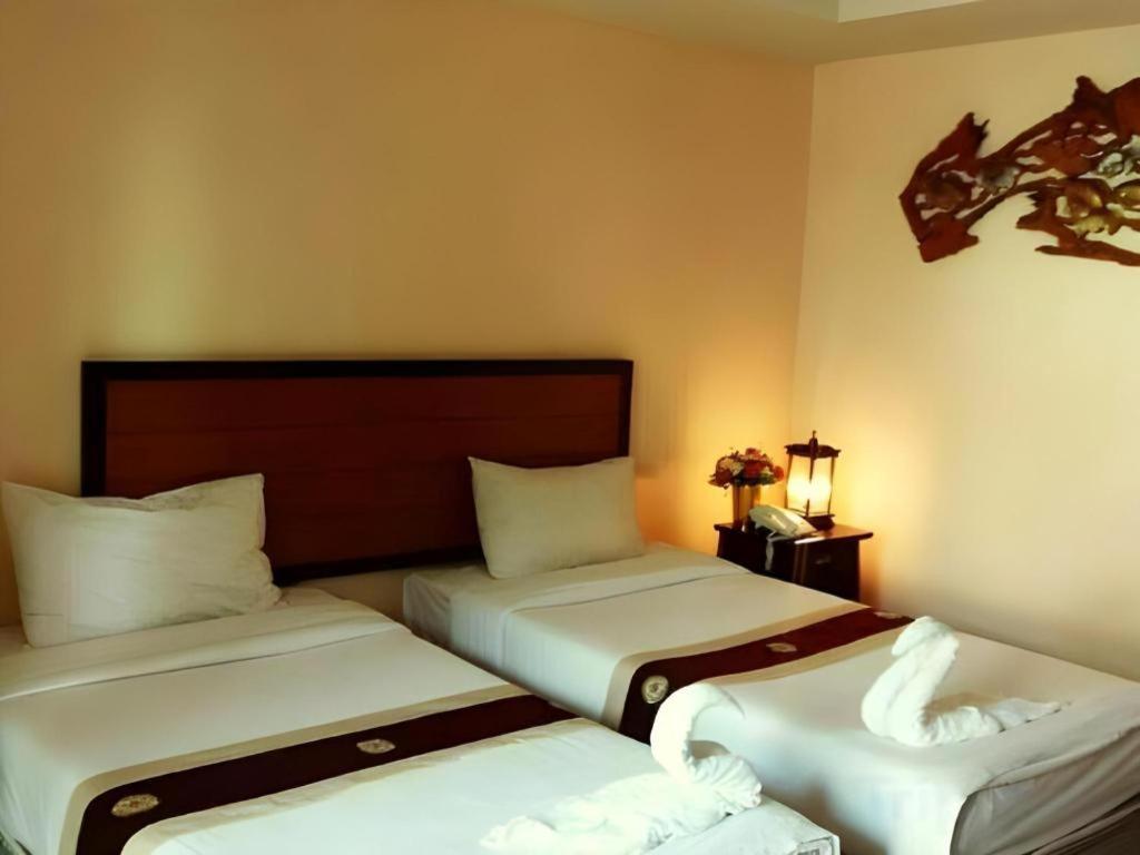 Rayong Lanna Hotel Экстерьер фото