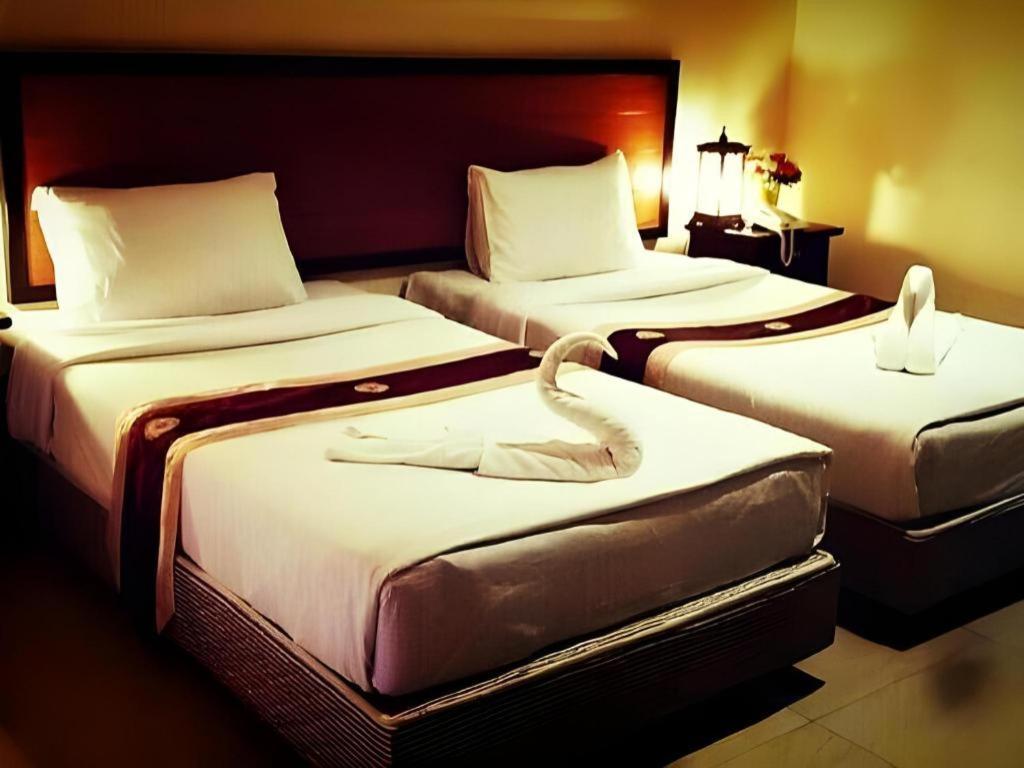 Rayong Lanna Hotel Экстерьер фото