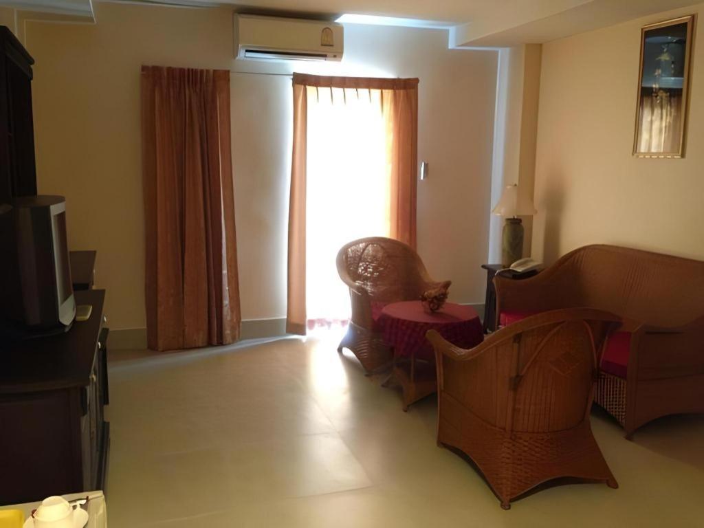Rayong Lanna Hotel Экстерьер фото