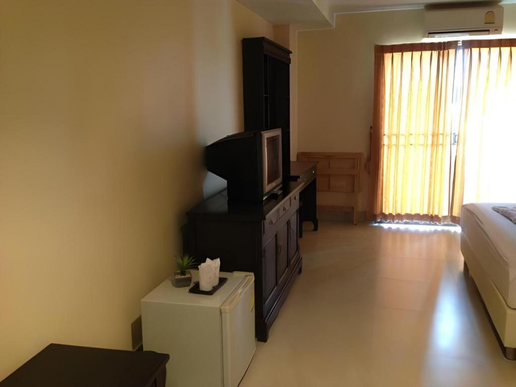 Rayong Lanna Hotel Экстерьер фото