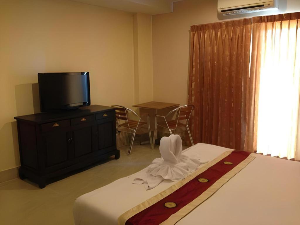Rayong Lanna Hotel Экстерьер фото
