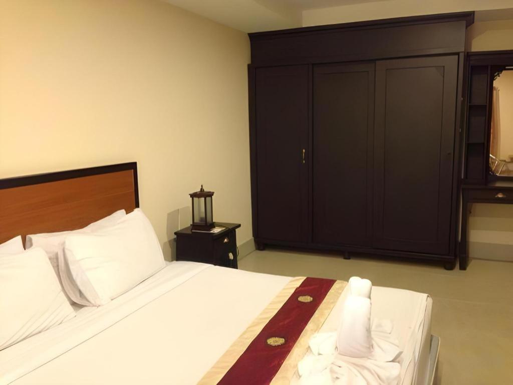 Rayong Lanna Hotel Экстерьер фото