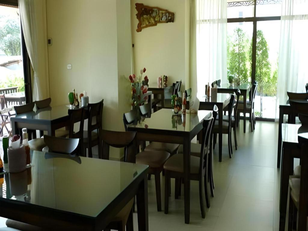 Rayong Lanna Hotel Экстерьер фото