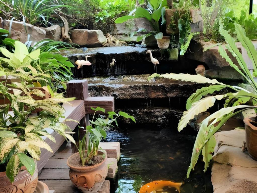 Rayong Lanna Hotel Экстерьер фото
