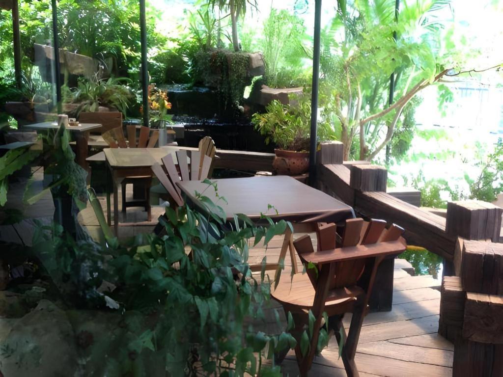 Rayong Lanna Hotel Экстерьер фото