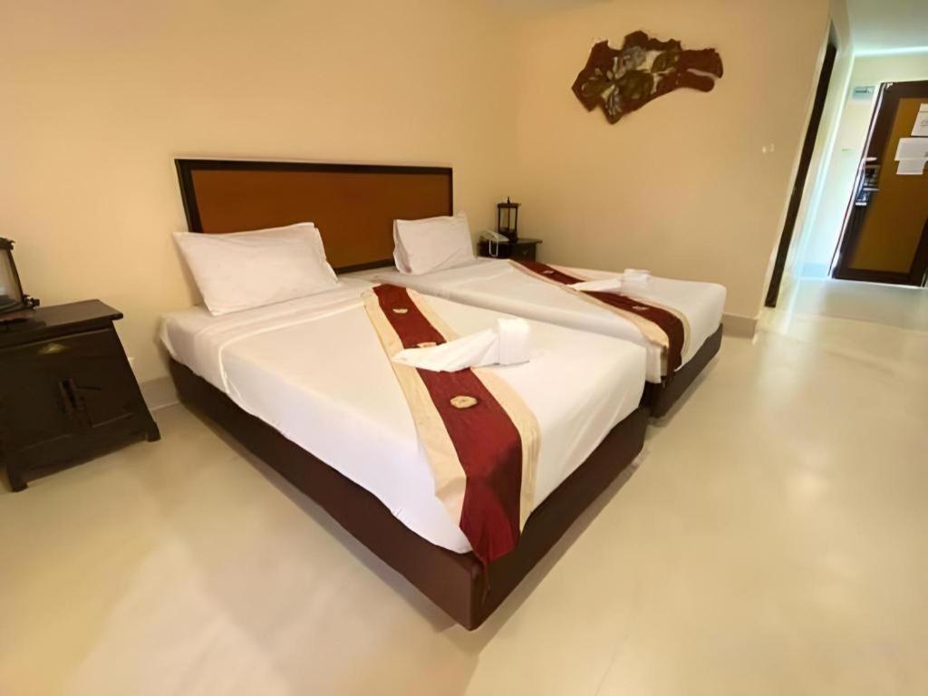 Rayong Lanna Hotel Экстерьер фото
