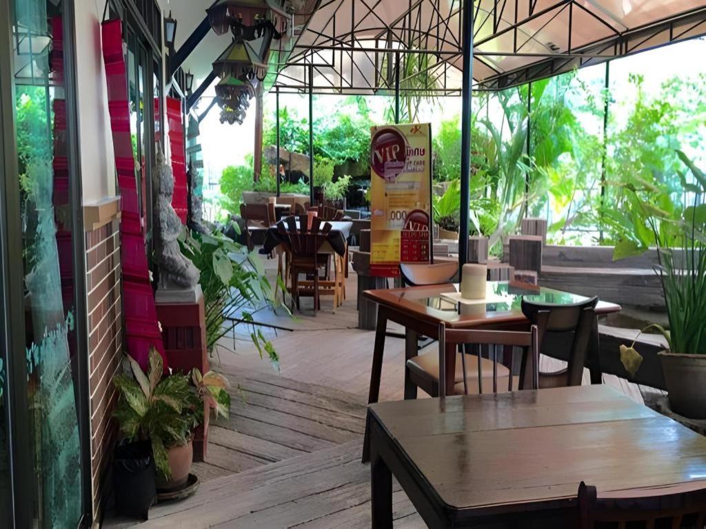 Rayong Lanna Hotel Экстерьер фото