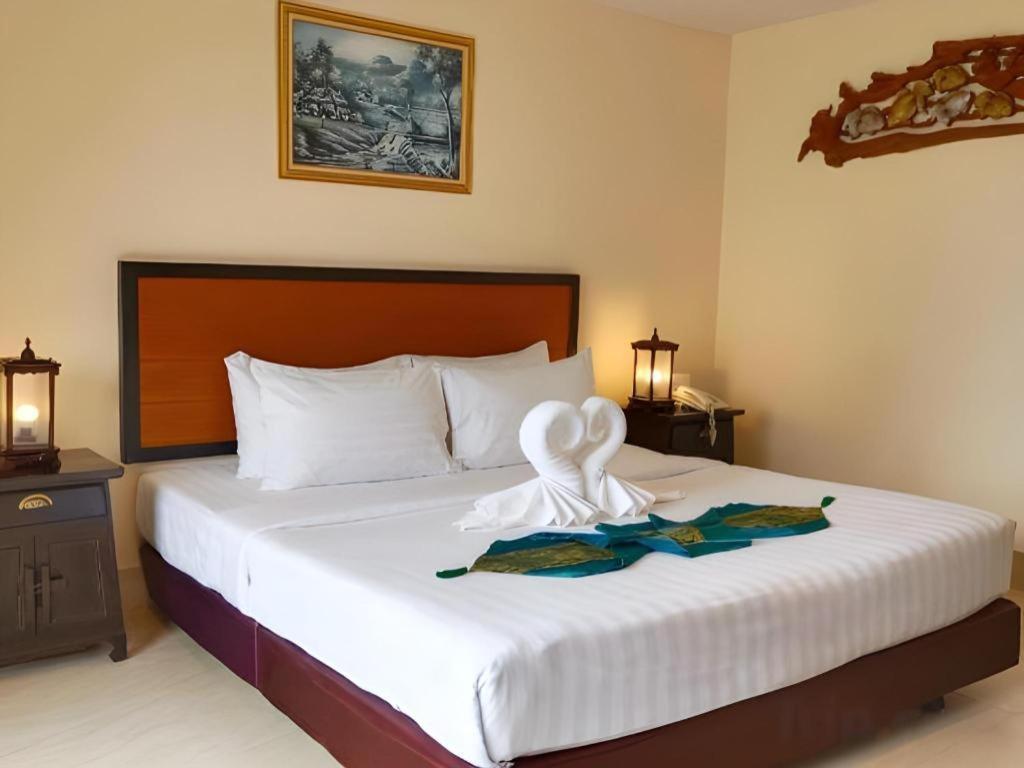 Rayong Lanna Hotel Экстерьер фото