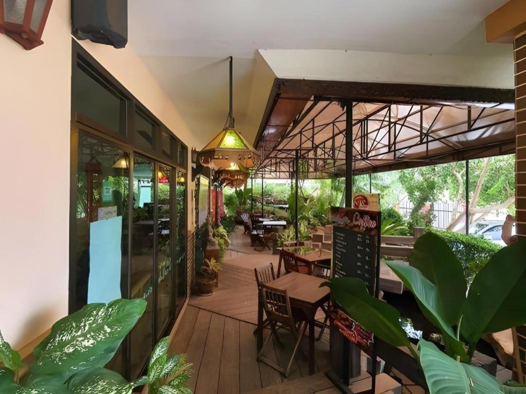 Rayong Lanna Hotel Экстерьер фото