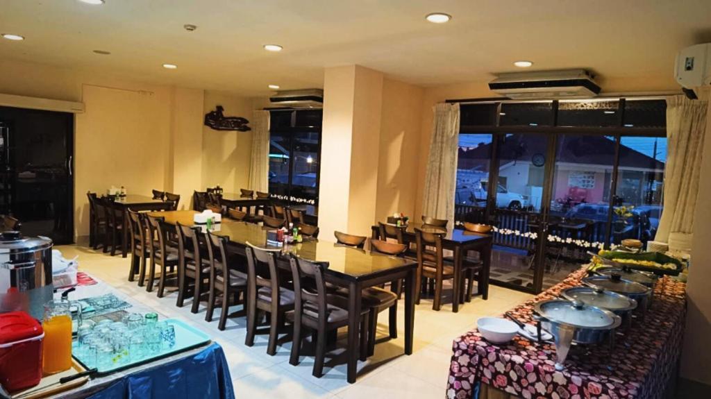Rayong Lanna Hotel Экстерьер фото