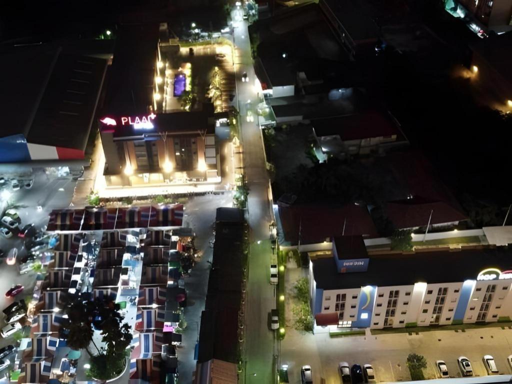 Rayong Lanna Hotel Экстерьер фото