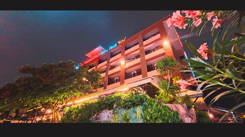 Rayong Lanna Hotel Экстерьер фото