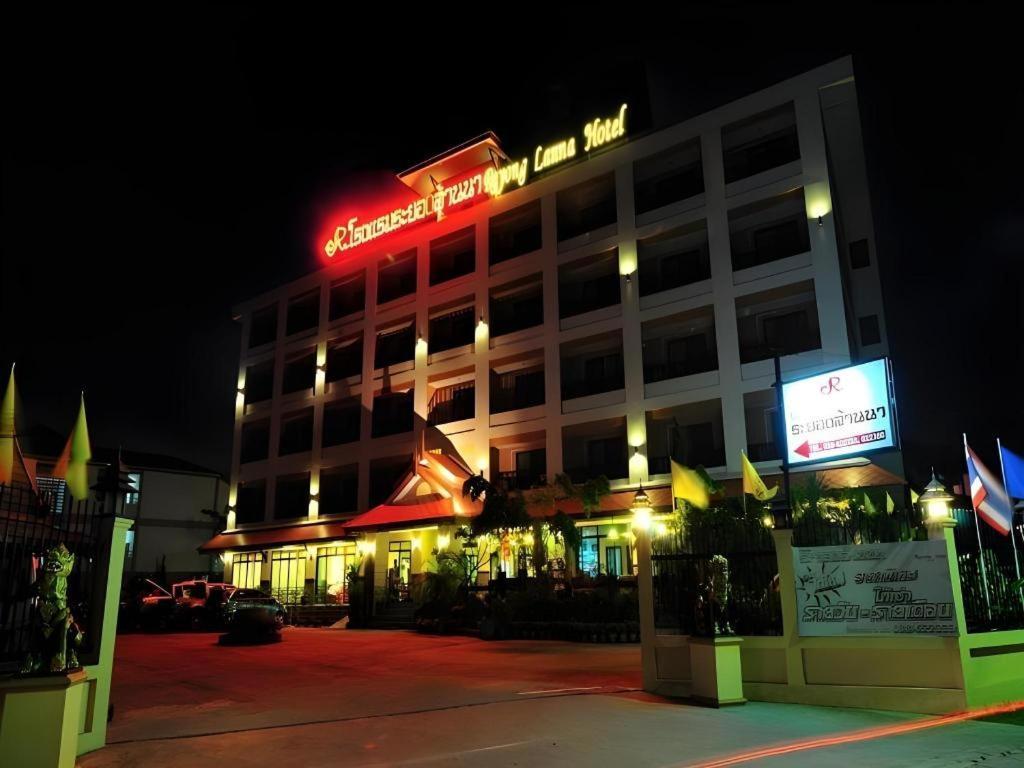 Rayong Lanna Hotel Экстерьер фото