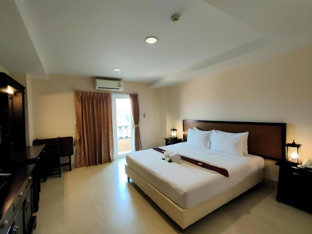 Rayong Lanna Hotel Экстерьер фото
