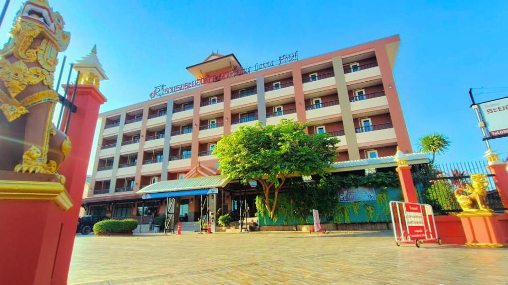 Rayong Lanna Hotel Экстерьер фото