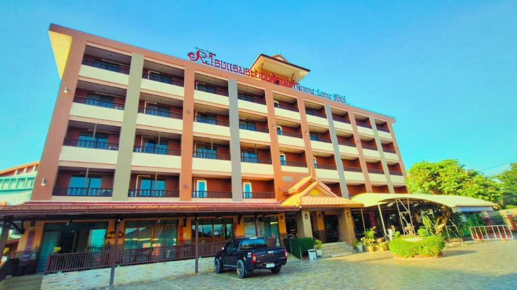 Rayong Lanna Hotel Экстерьер фото