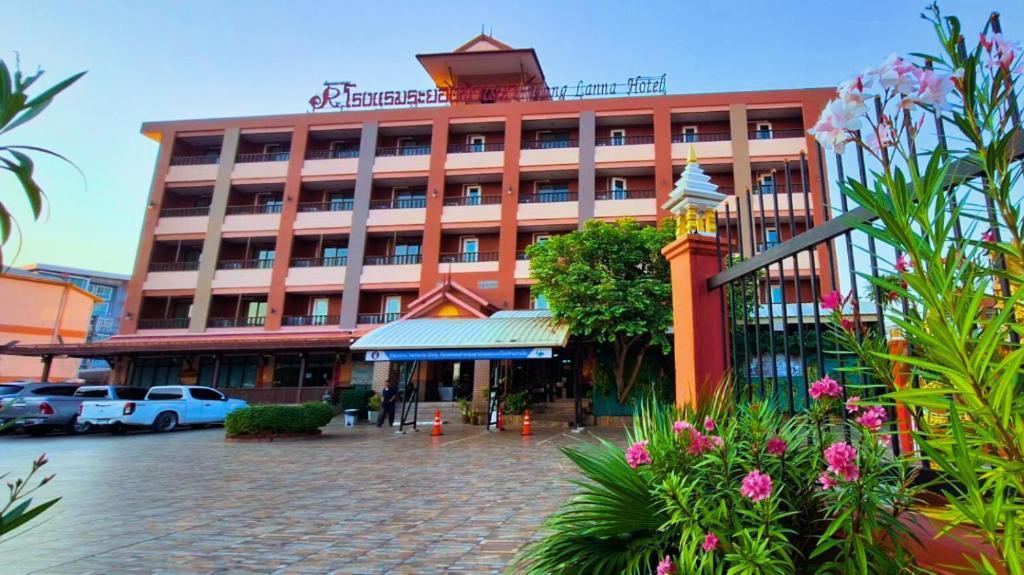 Rayong Lanna Hotel Экстерьер фото