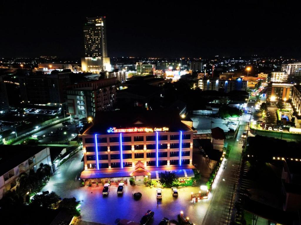 Rayong Lanna Hotel Экстерьер фото